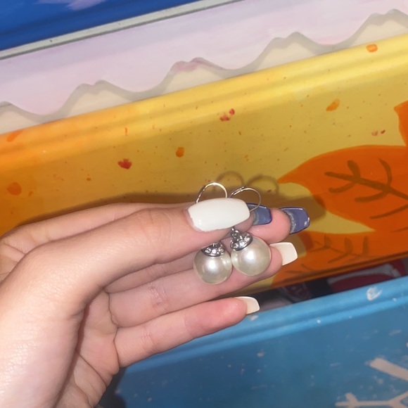 Jewelry - Picture 6 of 6